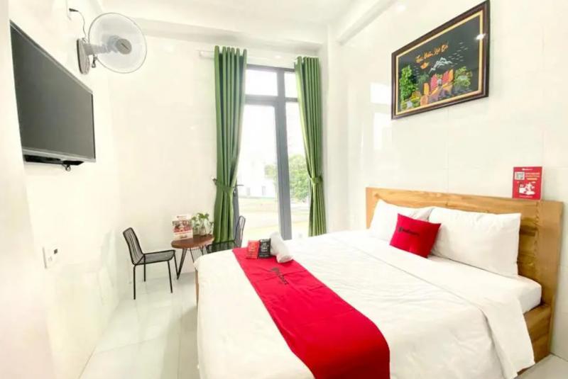 RedDoorz Lucky Hotel