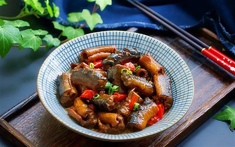 Lươn om khoai sọ.