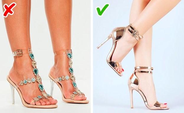 Đôi giày có quá nhiều họa tiết lấp lánh và bắt mắt