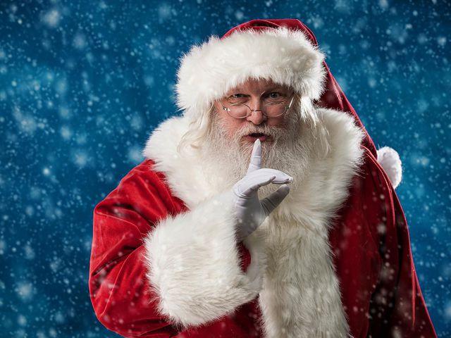Lý do trang phục của ông già Noel màu đỏ