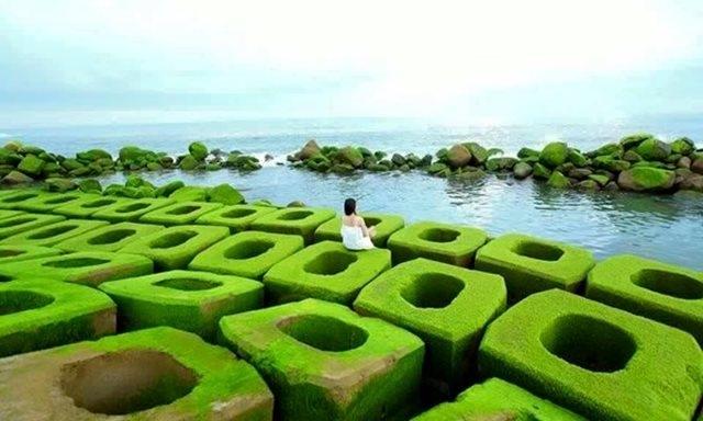 Bờ kè này nằm ở Xóm Rớ - Đông Tác thuộc phường Phú Đông, TP Tuy Hòa, tỉnh Phú Yên.