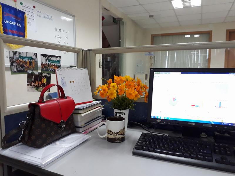 Ly uống nước hoặc cốc đựng cà phê ở nơi làm việc cũng dễ bị nhiễm khuẩn