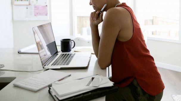 Ly uống nước hoặc cốc đựng cà phê ở nơi làm việc cũng dễ bị nhiễm khuẩn