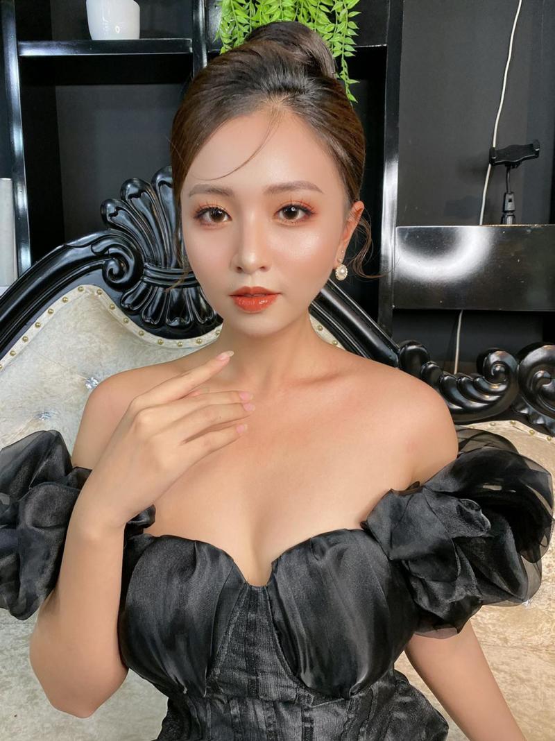 Lyna Makeup Store