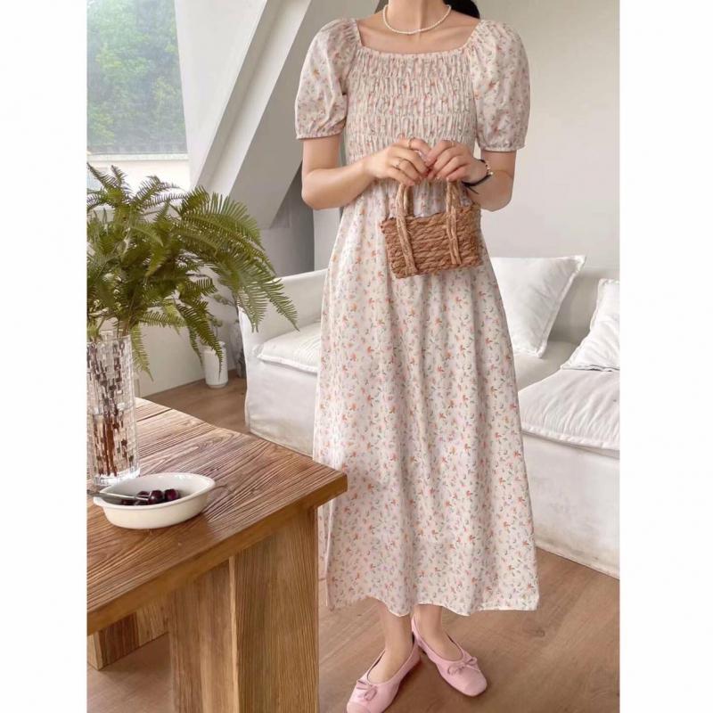 Lyn’s – Clothes & Accessories shop