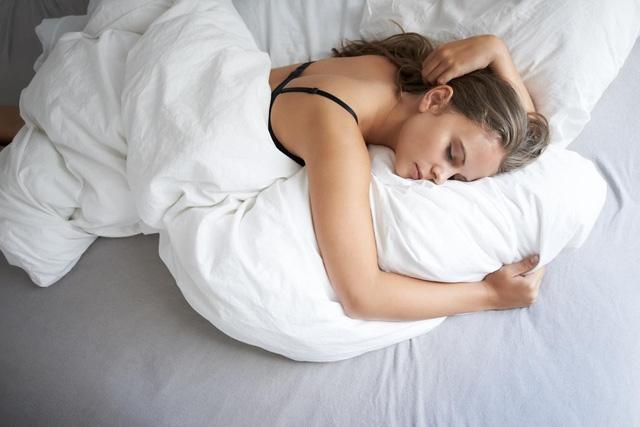 Một giấc ngủ ngắn trị buồn nôn hiệu quả