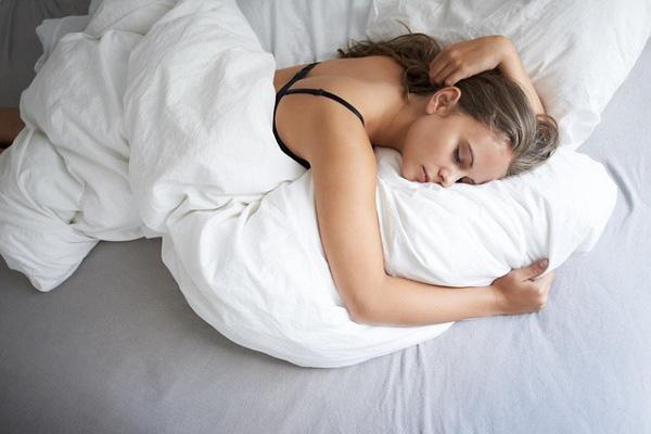 Mặc đồ lót có vết bẩn hoặc rách
