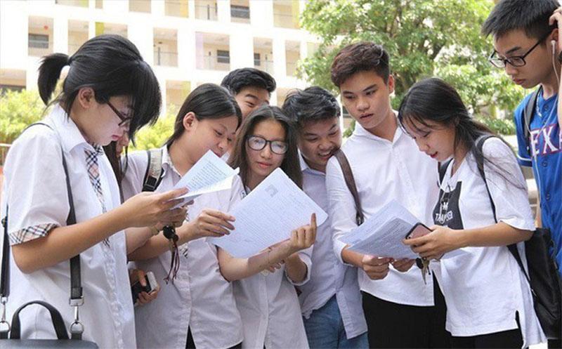 Mặc lịch sự khi đi thi bạn nhé