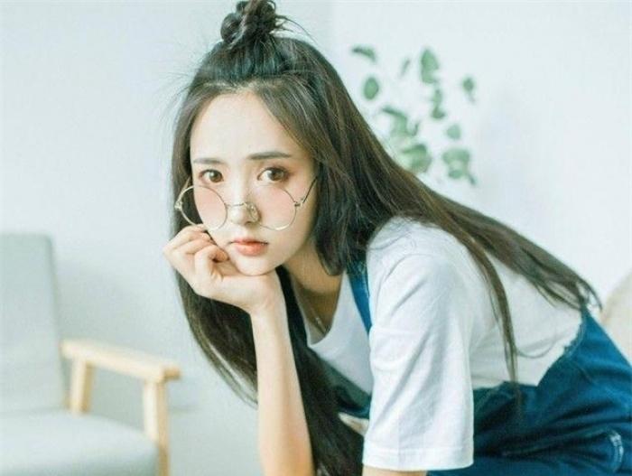 Tóc buộc lệch cá tính