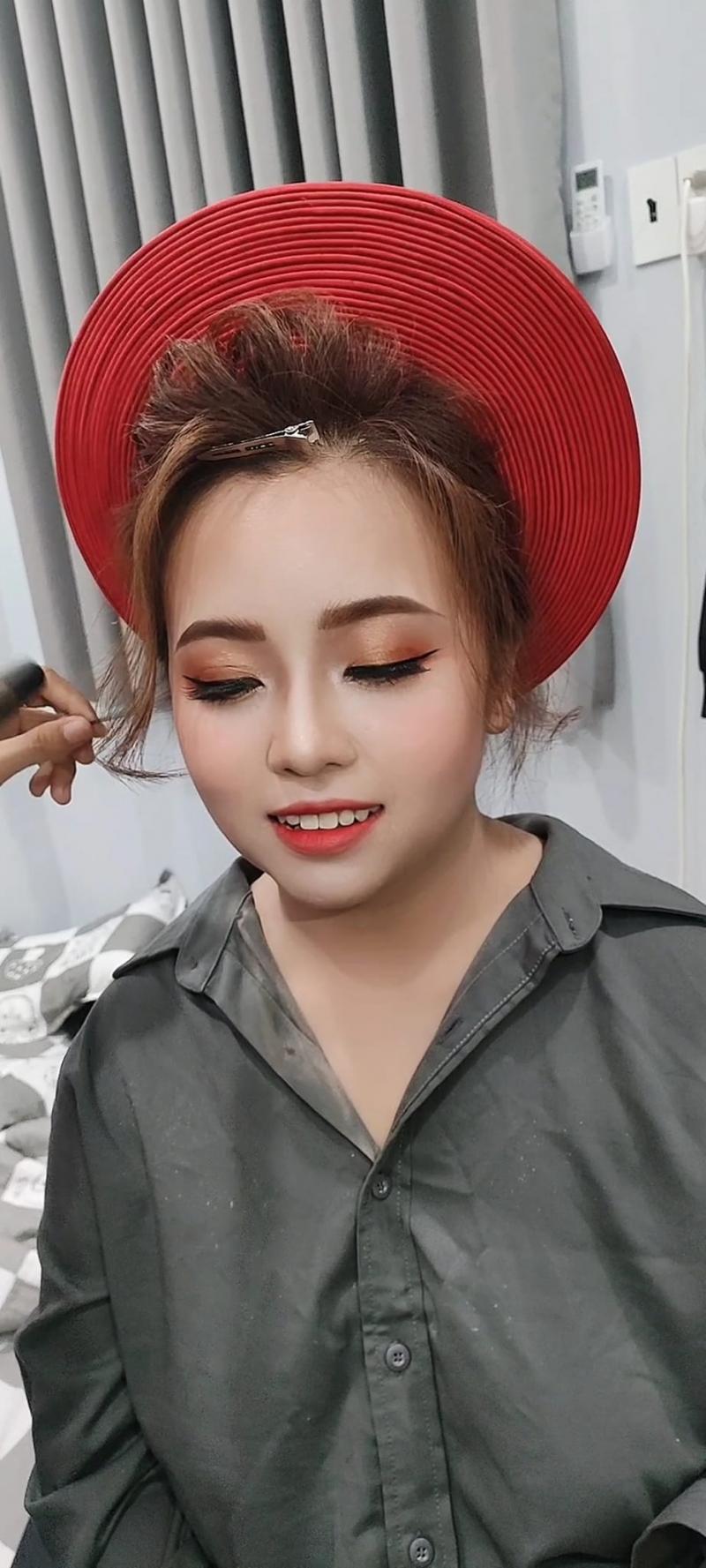 Make Up Kumiko Pham