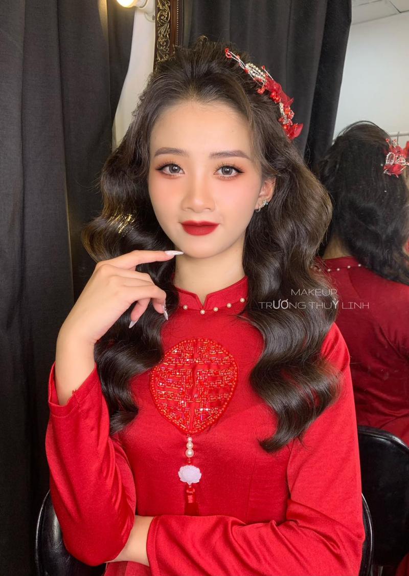 Make up Thùy Linh