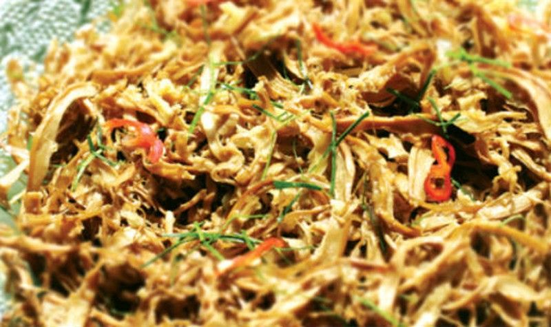 Măng khô xào lòng gà