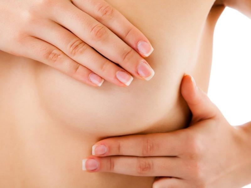Massage ngực giảm đau