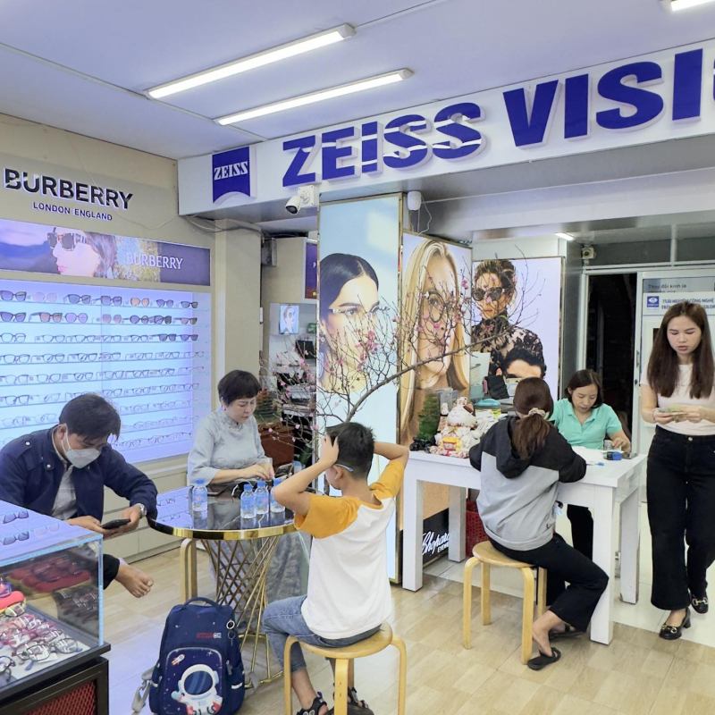 Mắt Kính Bệnh Viện Công Nghệ Cao - Luxury Eyewear