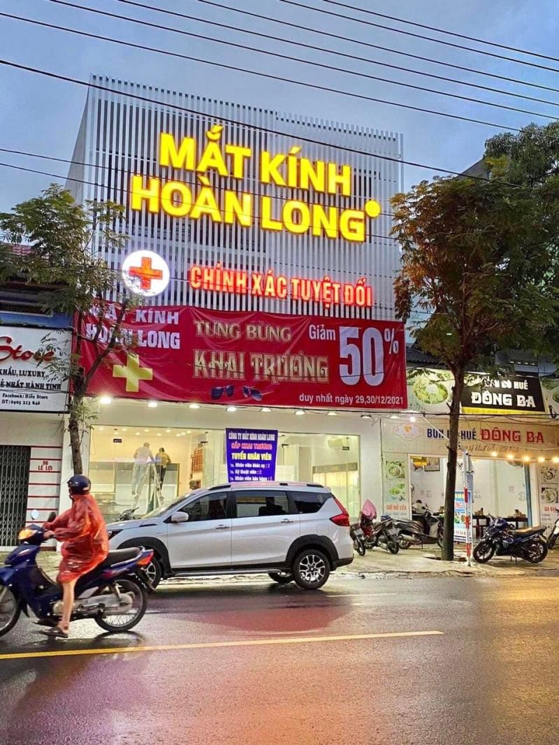 Mắt kính Hoàn Long