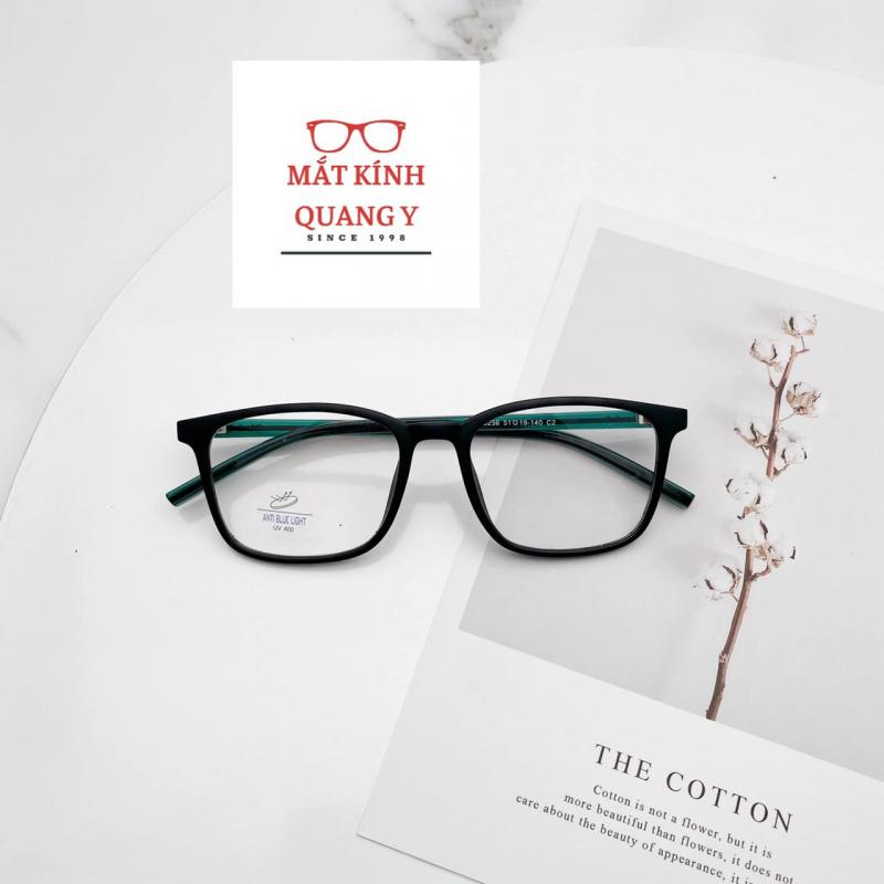 Mắt kính Quang Y