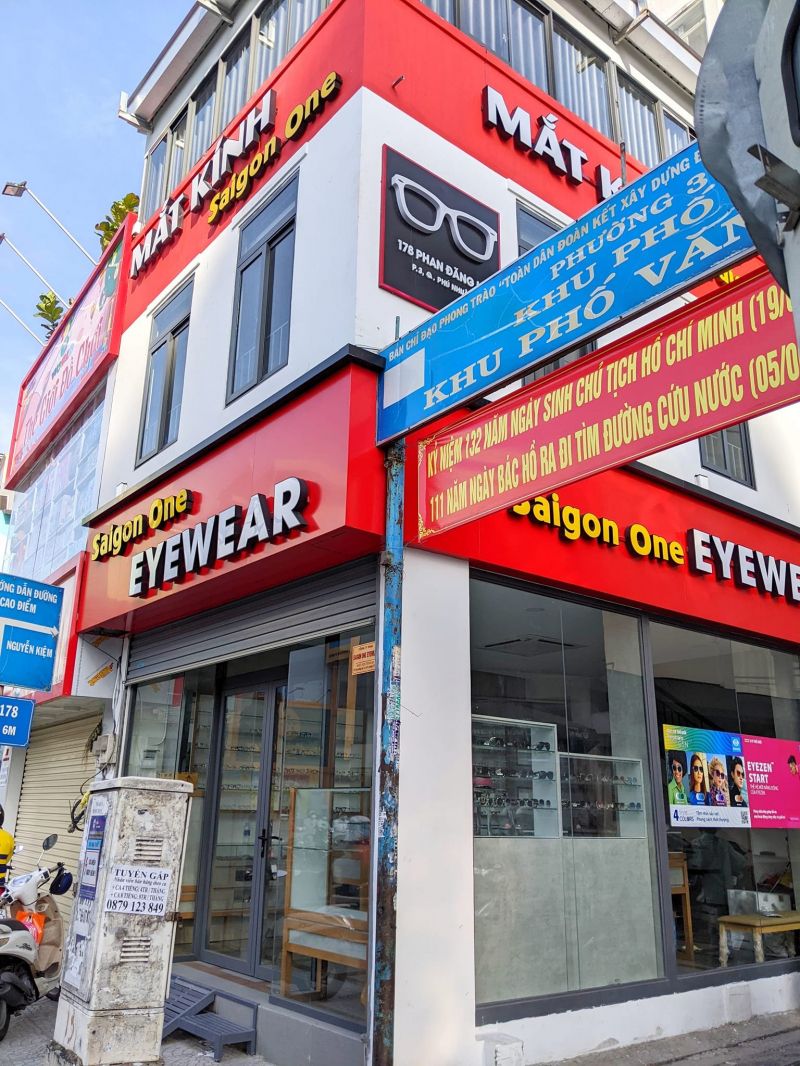 Cửa hàng mắt kính Sài Gòn One