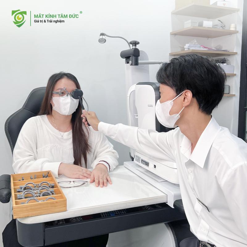 Mắt Kính Tâm Đức