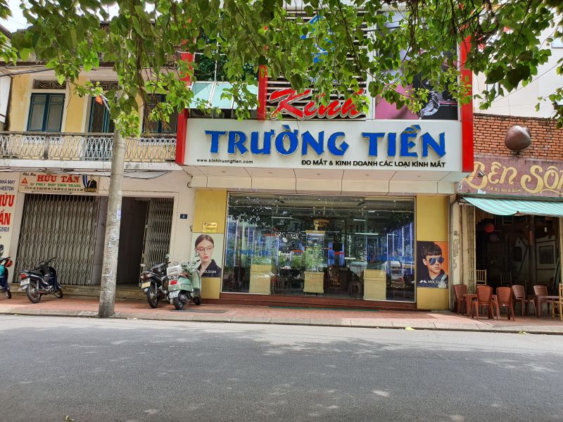 Mắt kính Trường Tiền
