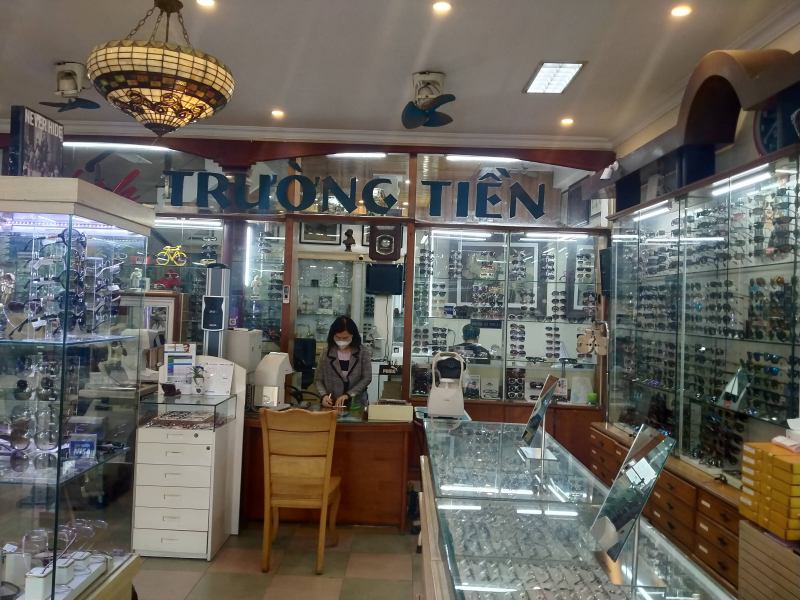 Mắt kính Trường Tiền