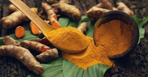 Nghệ có tác động ngừa thâm rất tốt