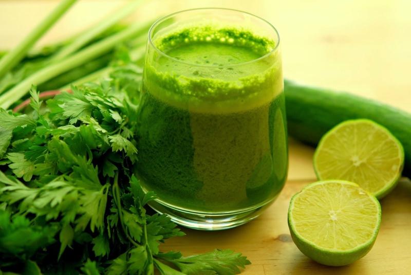 Cần tây xóa mụn đầu đen, da trắng mịn màng