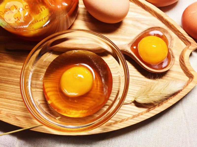 Mặt nạ lòng đỏ trứng gà và mật ong