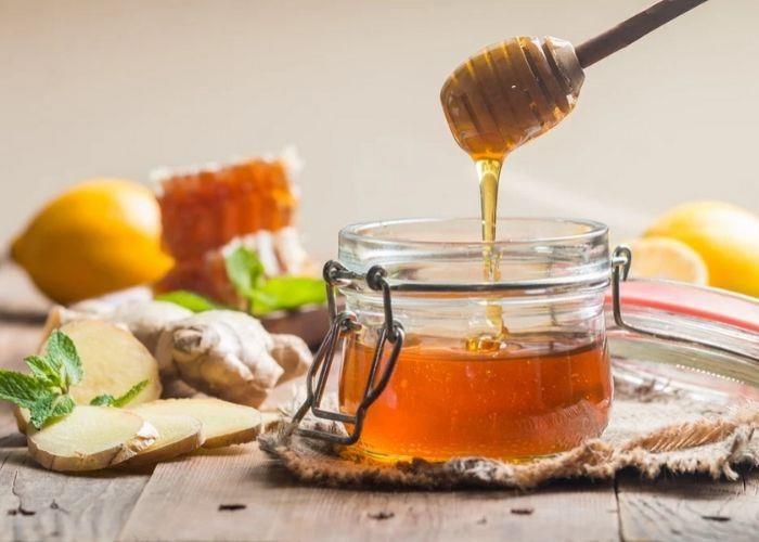 Mật ong có thể gây hại cho trẻ dưới 2 tuổi