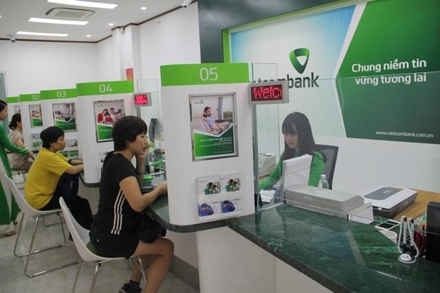 Một loạt các ngân hàng, có cả ông lớn như Vietcombank dính vào việc mất tiền gửi của khách hàng