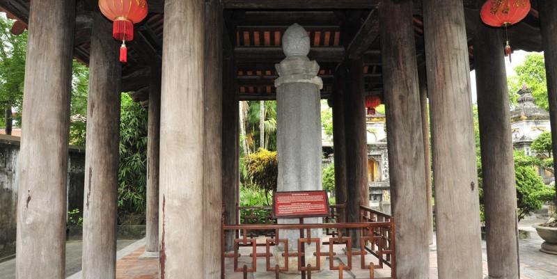 Cột kinh điêu khắc kinh Đà La Ni có từ thời Vua Lê Đại Hành cho thấy dấu ấn Mật Tông đã có mặt từ sớm tại phía Bắc nước ta