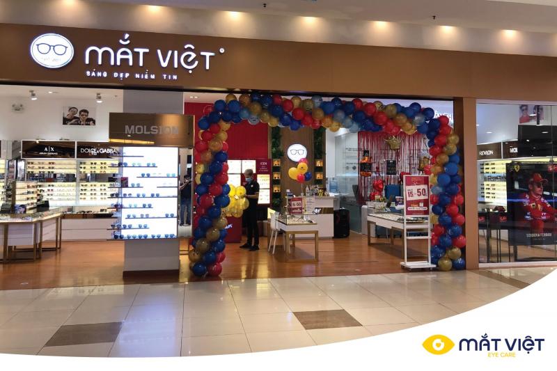 Mắt Việt