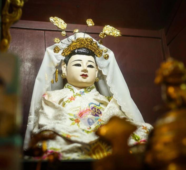 Mẫu Thủy Cung là một trong ba Mẫu ngự ngôi Tam Toà, quản cai miền sông nước