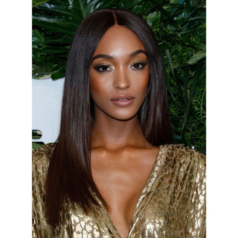 Jourdan Dunn với màu hổ phách làm nổi bật vẻ đẹp nhẹ nhàng và tinh tế
