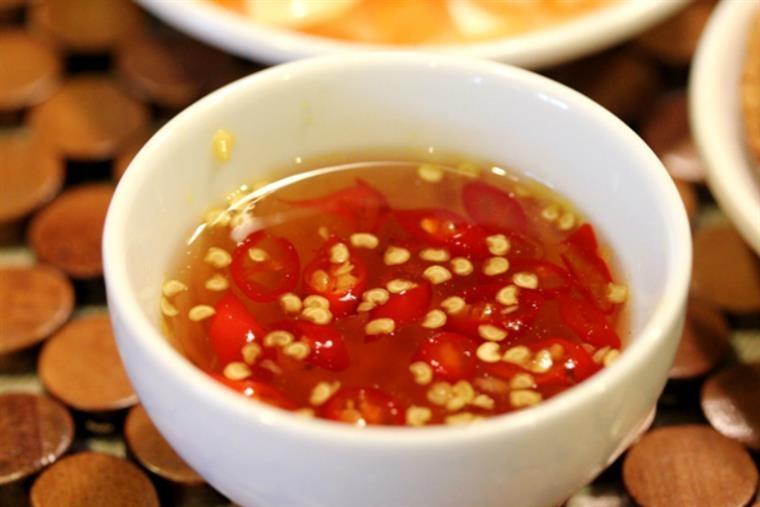 Nước mắm ớt là một món nước chấm gần như gia đình nào cũng sử dụng trong bữa ăn