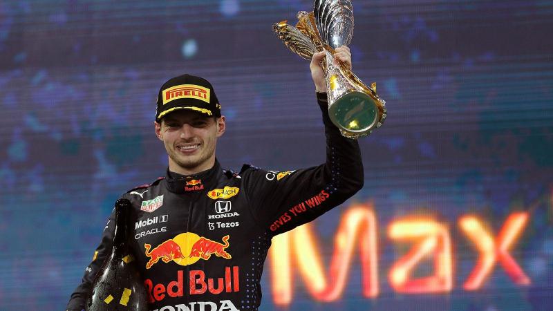 Max Verstappen vươn lên thống trị làng F1