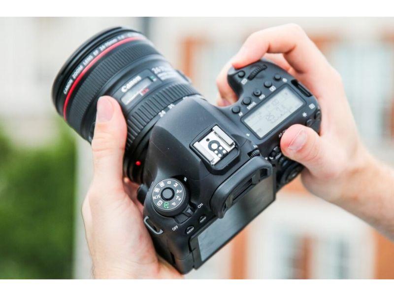 Máy ảnh Canon - Nhật Bản