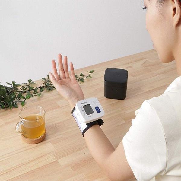Máy đo huyết áp cổ tay Omron HEM-6161