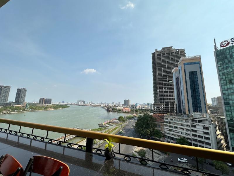 MBar - Hotel Majestic Saigon