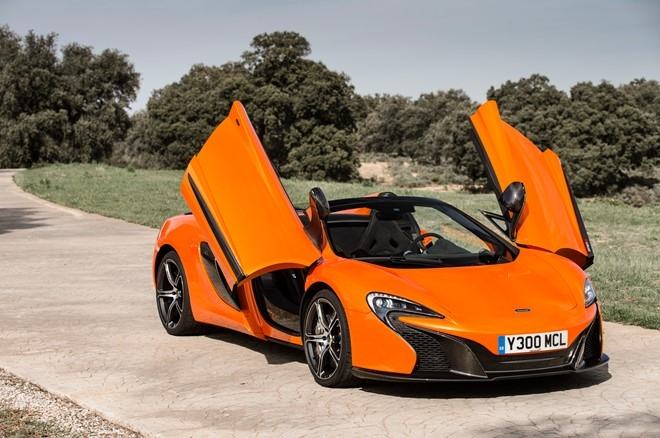 Mẫu xe mui trần này được ra mắt tại triển lãm Geneva Motor Show 2014