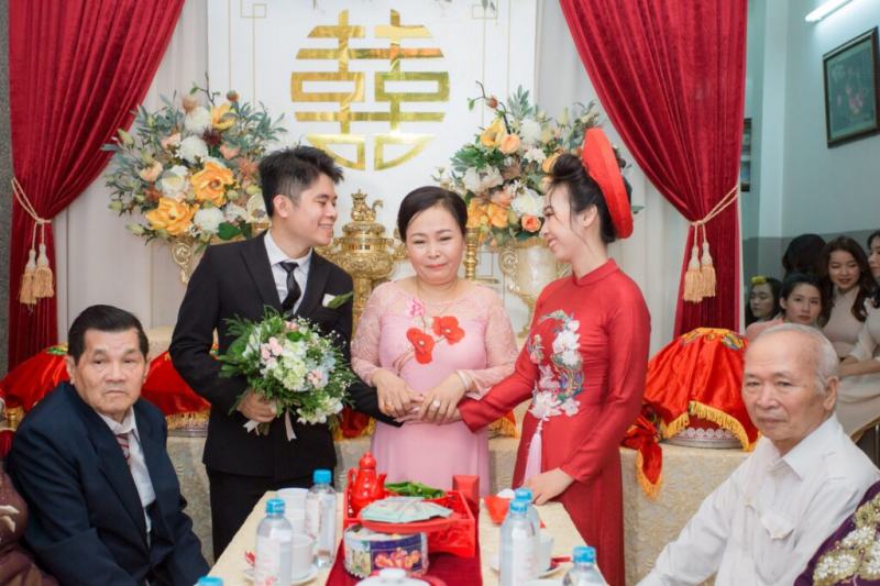 Mẹ đẻ không nên đưa con gái về nhà chồng