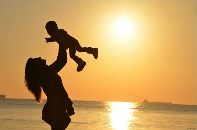 Ở bên mẹ bão giông hóa nắng vàng