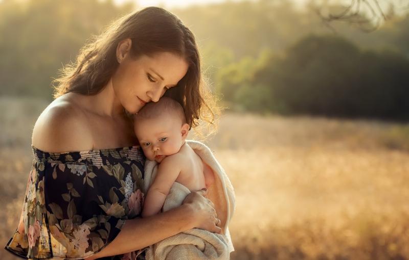 Ở bên mẹ bão giông hóa nắng vàng