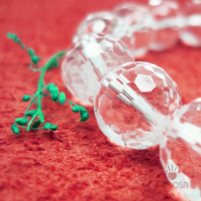 Trang sức đá quý màu trắng tương sinh cho người mệnh Thủy