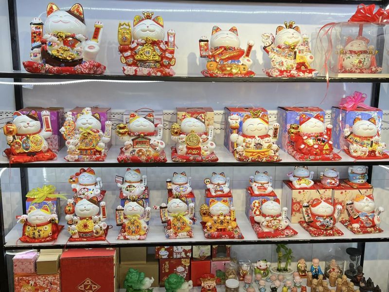 Mèo Thần Tài Long Xuyên