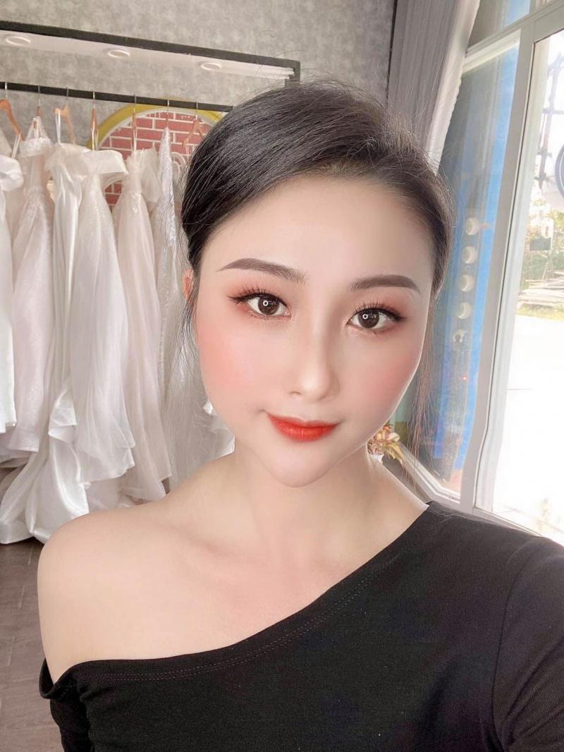 Mi Na Makeup