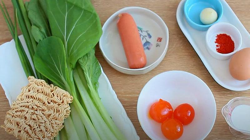Mì trộn trứng muối