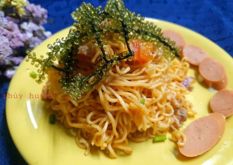 Mì xào rong nho
