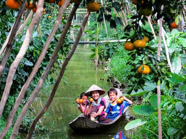 Mùa nước nổi về miền Tây, bạn có thể thưởng thức hương vị hàng loạt các loại trái cây đặc sản.