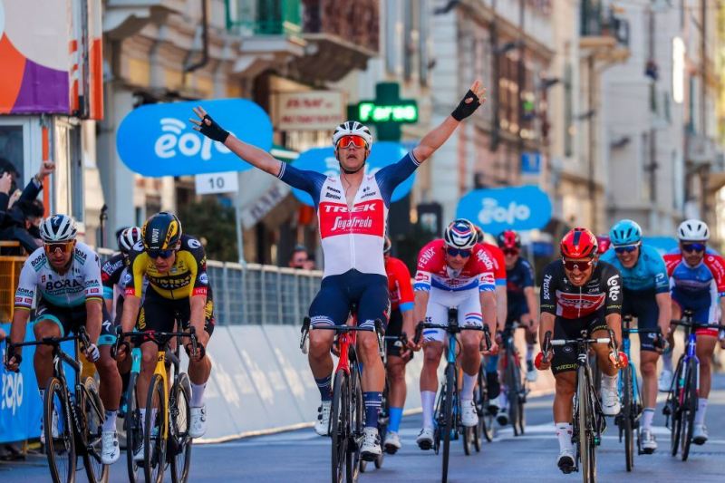Đường đua nằm giữa thành phố Milan và Sanremo