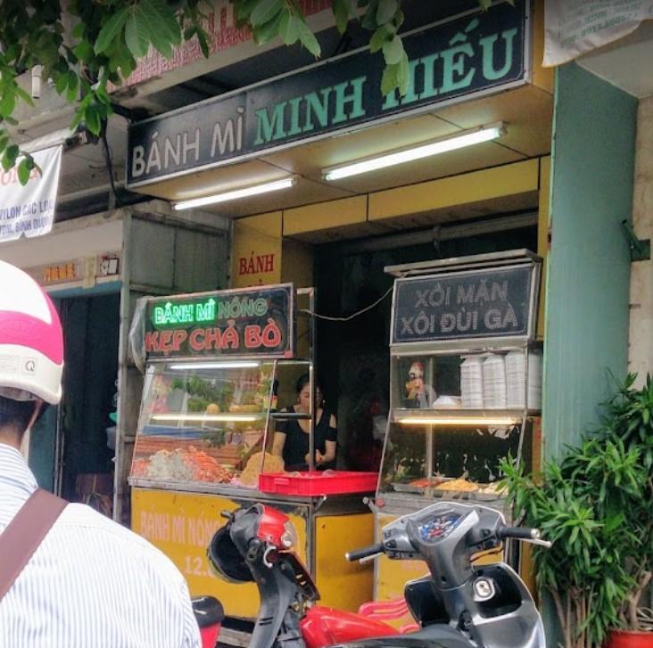 Minh Hiếu - Bánh Mì Nóng Kẹp Chả Bò